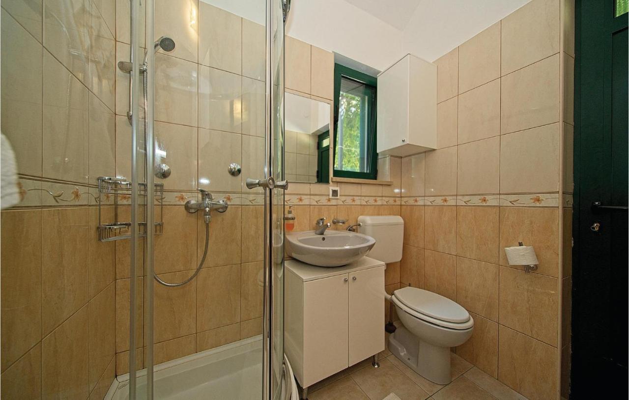 1 Bedroom Awesome Home In Postira Dış mekan fotoğraf