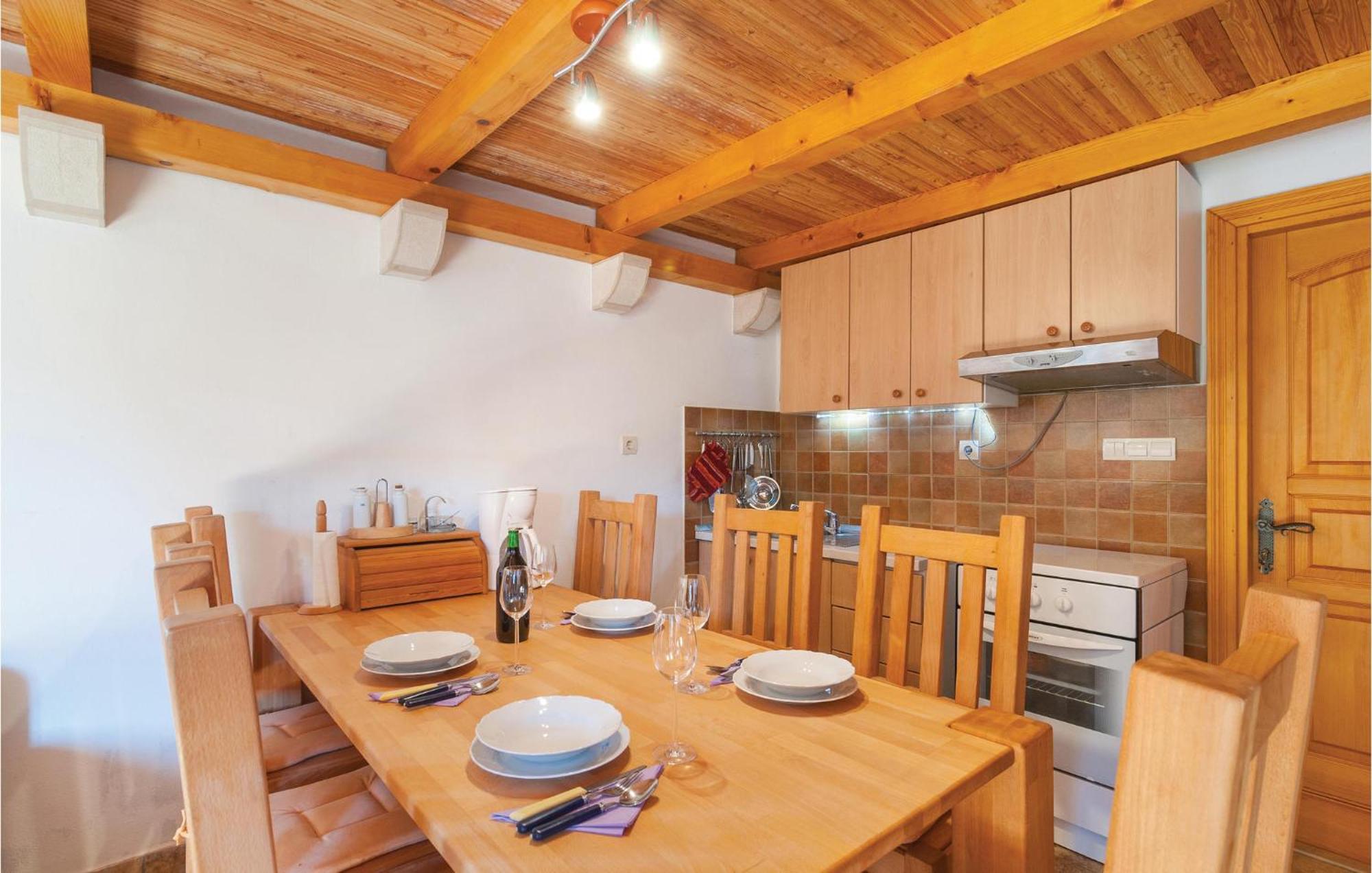 1 Bedroom Awesome Home In Postira Dış mekan fotoğraf