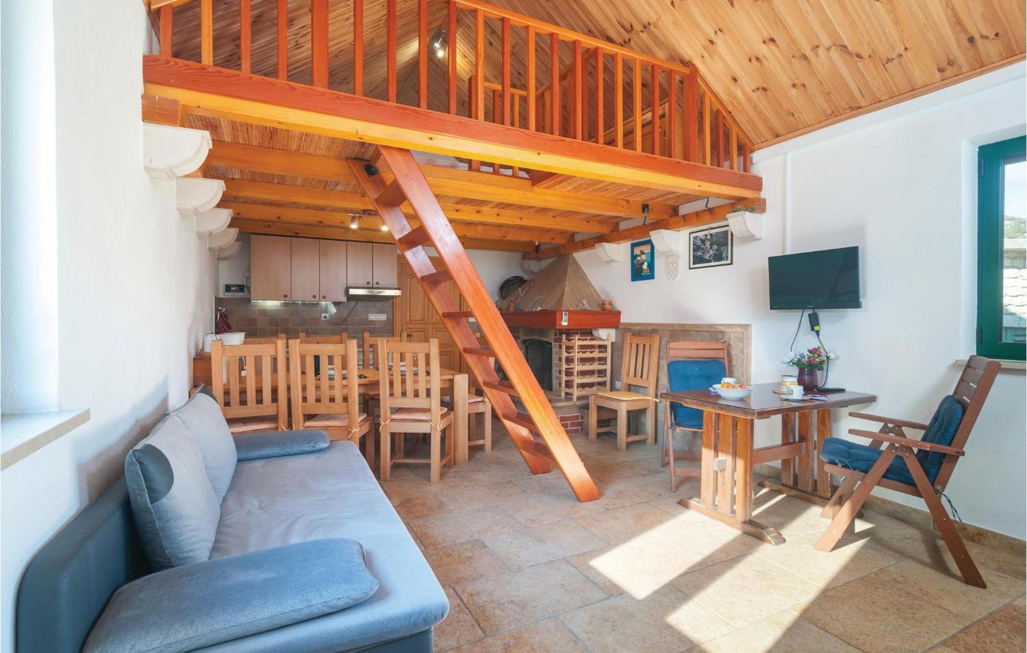1 Bedroom Awesome Home In Postira Dış mekan fotoğraf